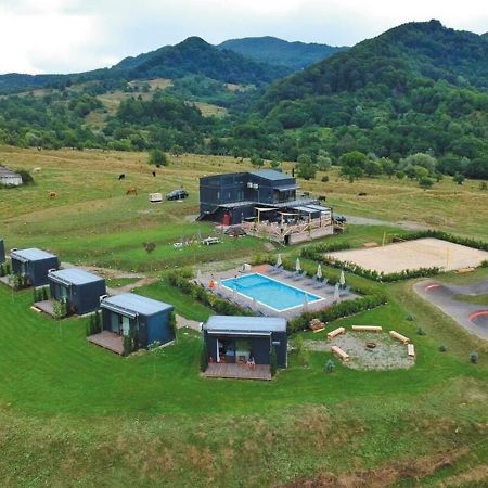 ホテル Flandra Glamping コルベニ エクステリア 写真