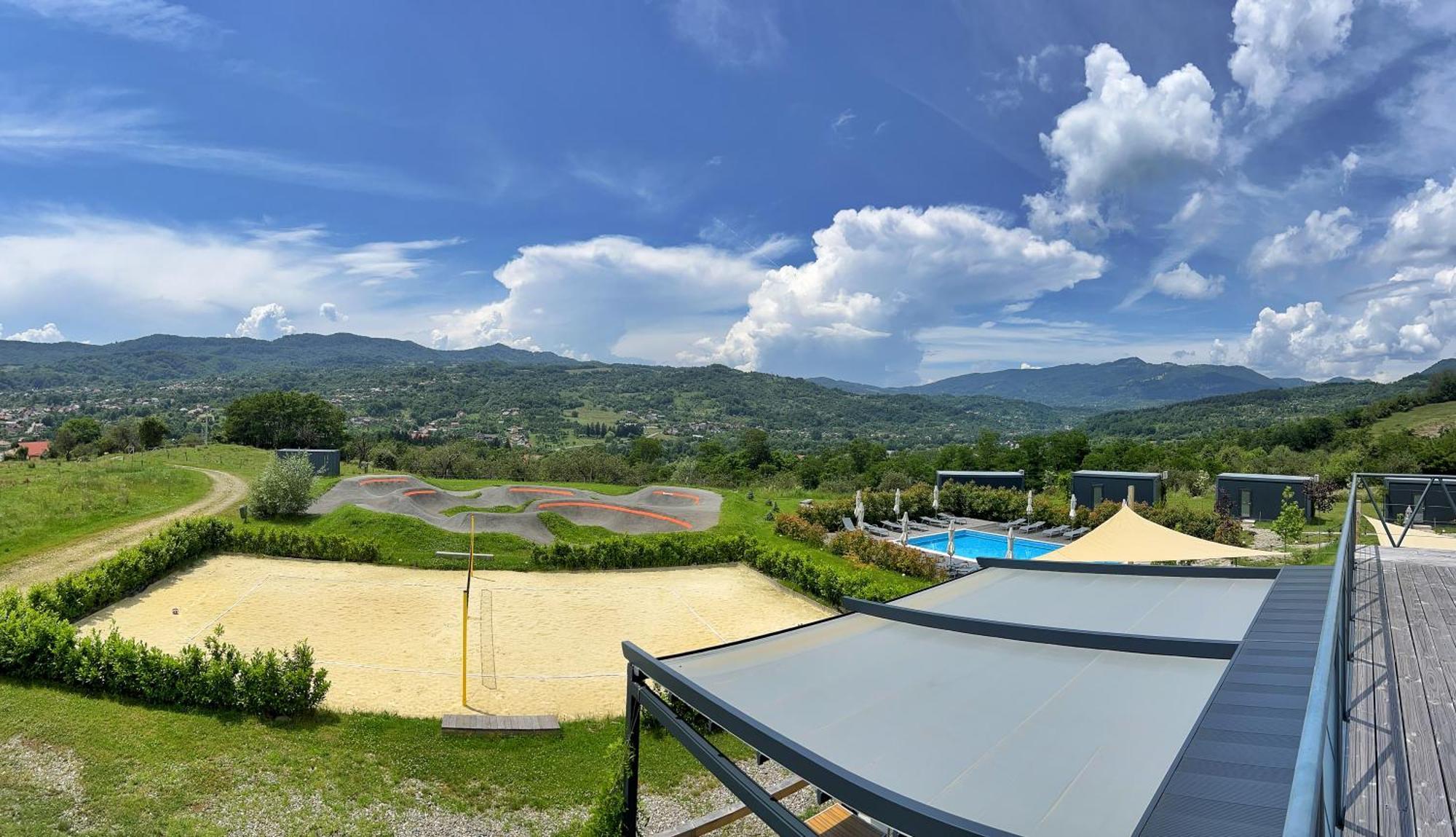 ホテル Flandra Glamping コルベニ エクステリア 写真