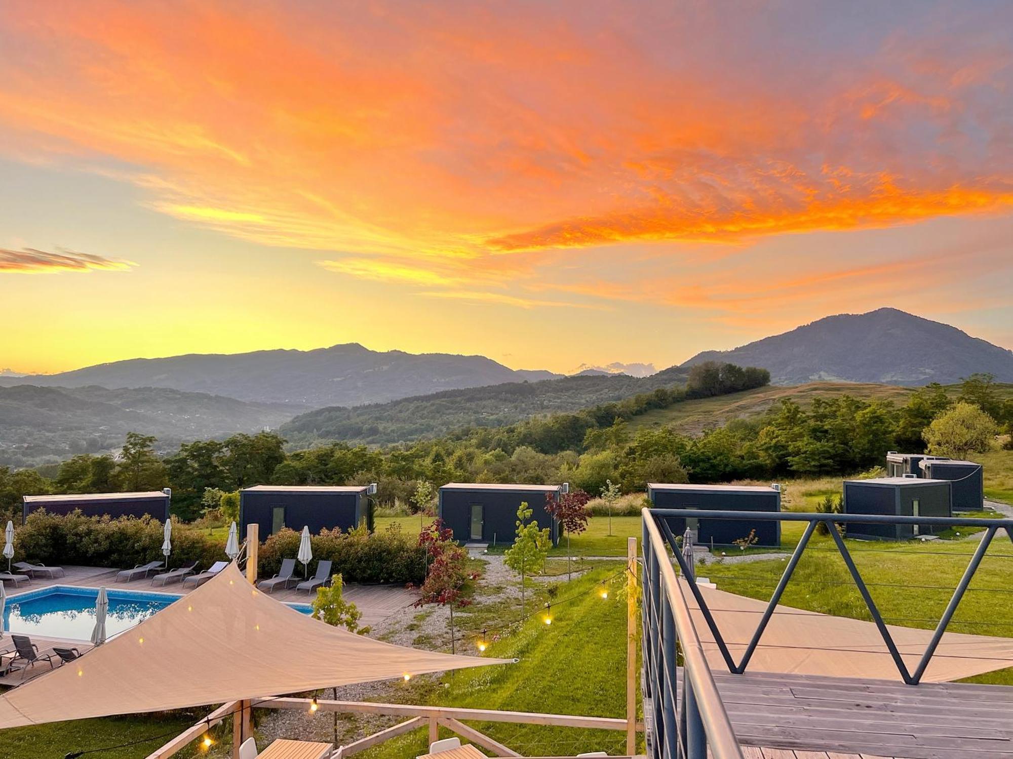ホテル Flandra Glamping コルベニ エクステリア 写真